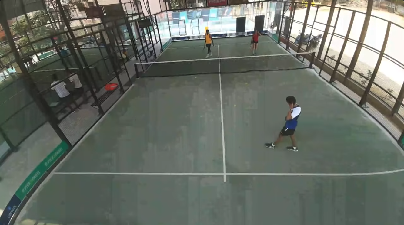 Clutch camera field of view: full outdoor padel court seen from above the back glass